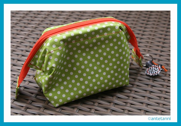 antetanni-naeht_Zip-Tasche-Utensilo-Polka-dots_klein (1)