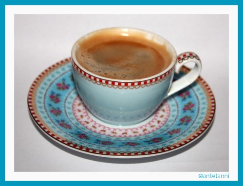 antetanni-freut-sich_Espresso-Tasse-Pip-Studio