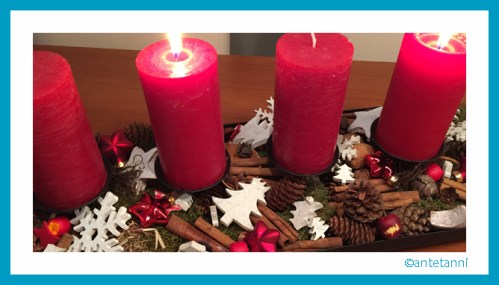 antetanni-freut-sich_Adventsgesteck-2015