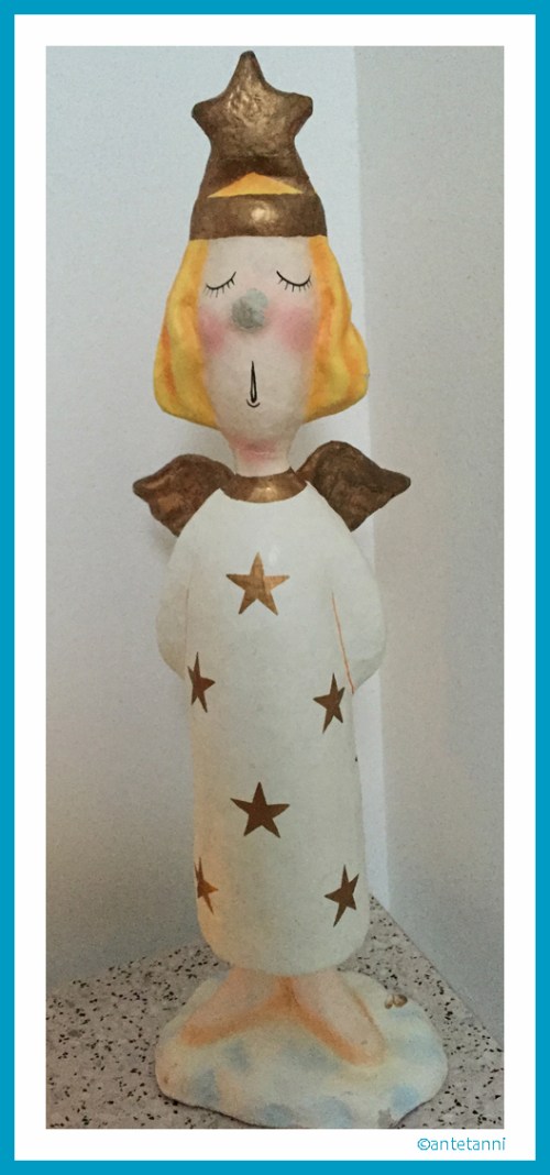 antetanni-freut-sich_Engel-Pappmache