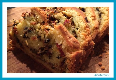 antetanni-backt_Feuer+Glas_Tomaten-Speck-Brot (1)