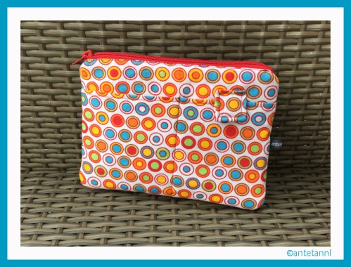antetanni-naeht_Reissverschlusstasche_Polka-Dots_Rot (2)
