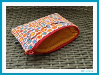 antetanni-naeht_Reissverschlusstasche_Polka-Dots_Rot (6)