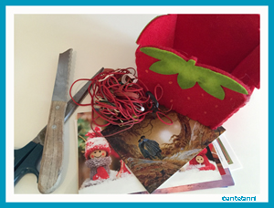 antetanni-sagt-was_Eins-aus-296_Messer+Schere+Gummiringe+Weihnachtskarten+Filzkorb