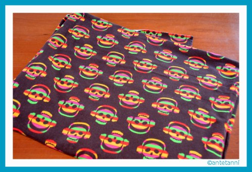 antetanni_schrottstoff-tausch_jersey-totenkoepfe_das-gruene-huehnchen_2