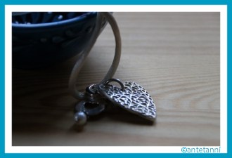 antetanni-fotografiert_bunt-ist-die-welt_2017-01_schmuck_herz-ketten-1