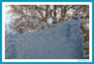 antetanni-fotografiert_schnee-auf-dem-fenster_2017-01