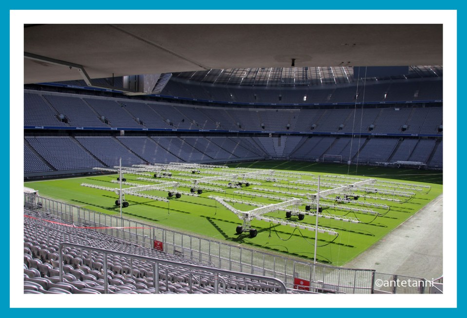Allianz Arena, Innenraum, Rasenbeleuchtung ©antetanni